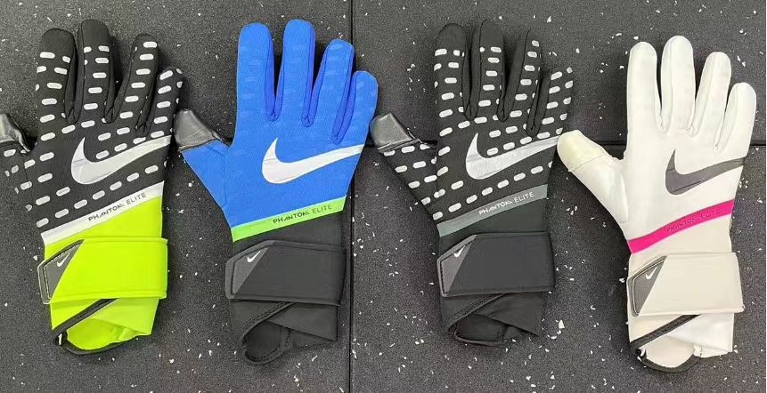 FOOTBALL Goalkeeper Gloves